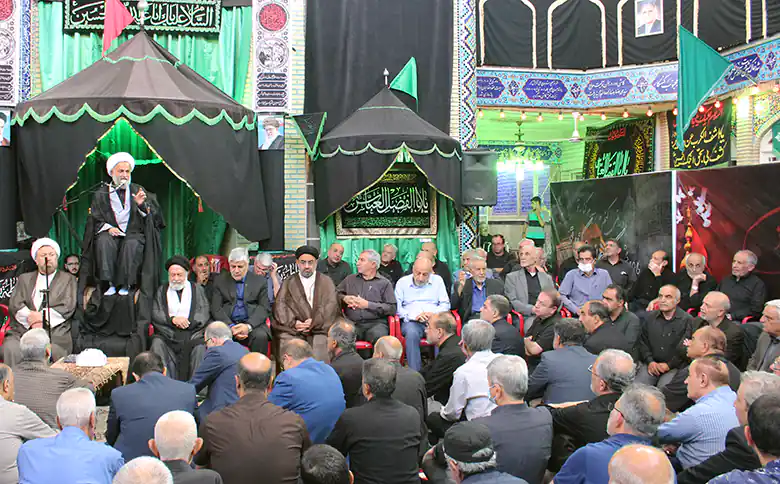 مسولین محترم شیراز در کنار خانواده های شهدا در روز پایانی مراسم - به دعوت موسسه شهید رضازاده