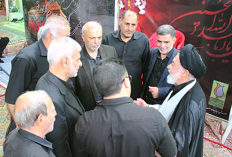 معزالدین حسینی الهاشمی در گپ‌و‌گفت با جناب مهندس رضازاده و جناب امامی بغدادی - درپایان مراسم